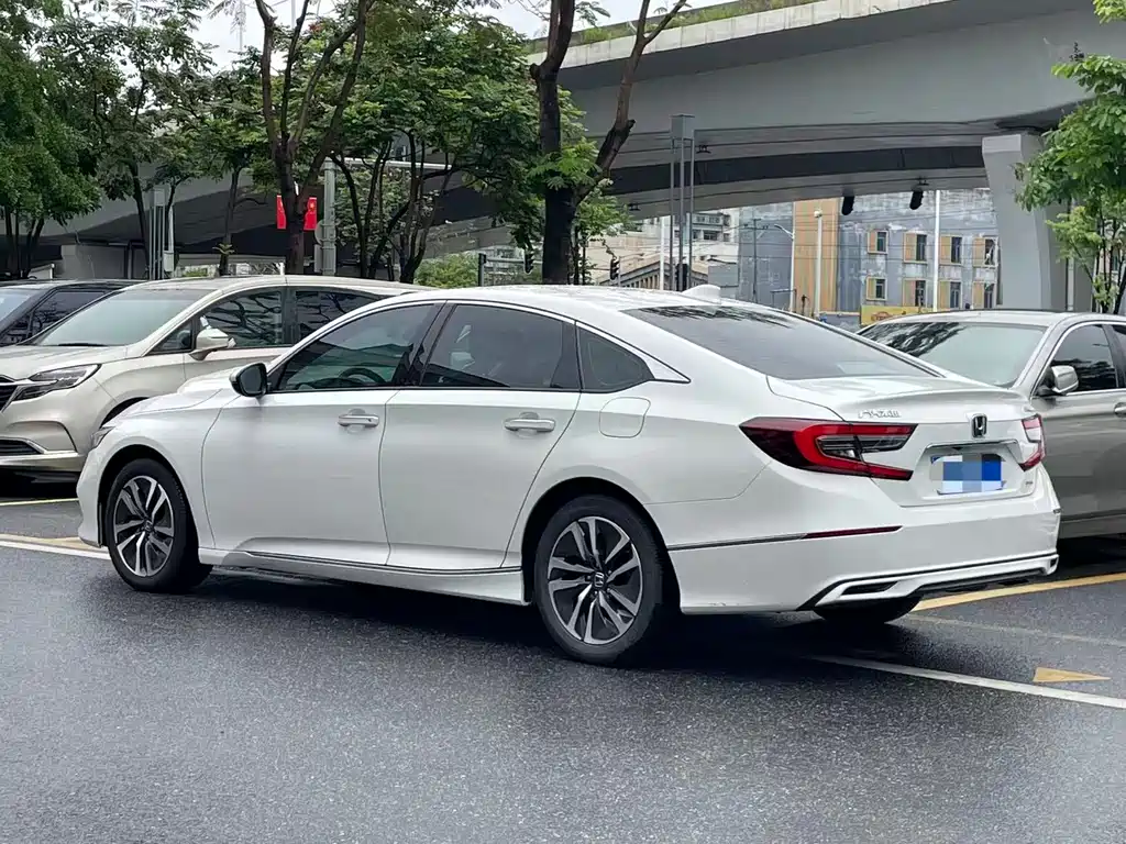 Accord Sharp· Hybrid 2.0 L Sharp Leading