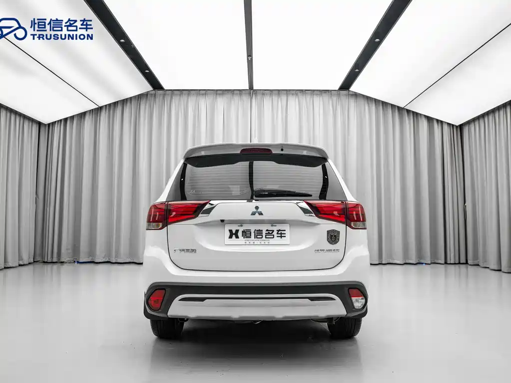 Outlander 2.0 L 2 WD Smooth Enjoyment 5-seat CN-VI