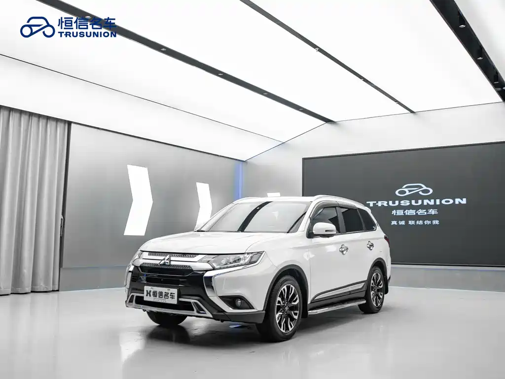Outlander 2.0 L 2 WD Smooth Enjoyment 5-seat CN-VI