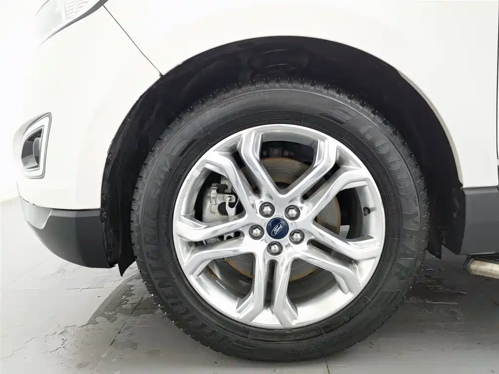 Edge EcoBoost 245 4 WD Grand Sharp 7-seat