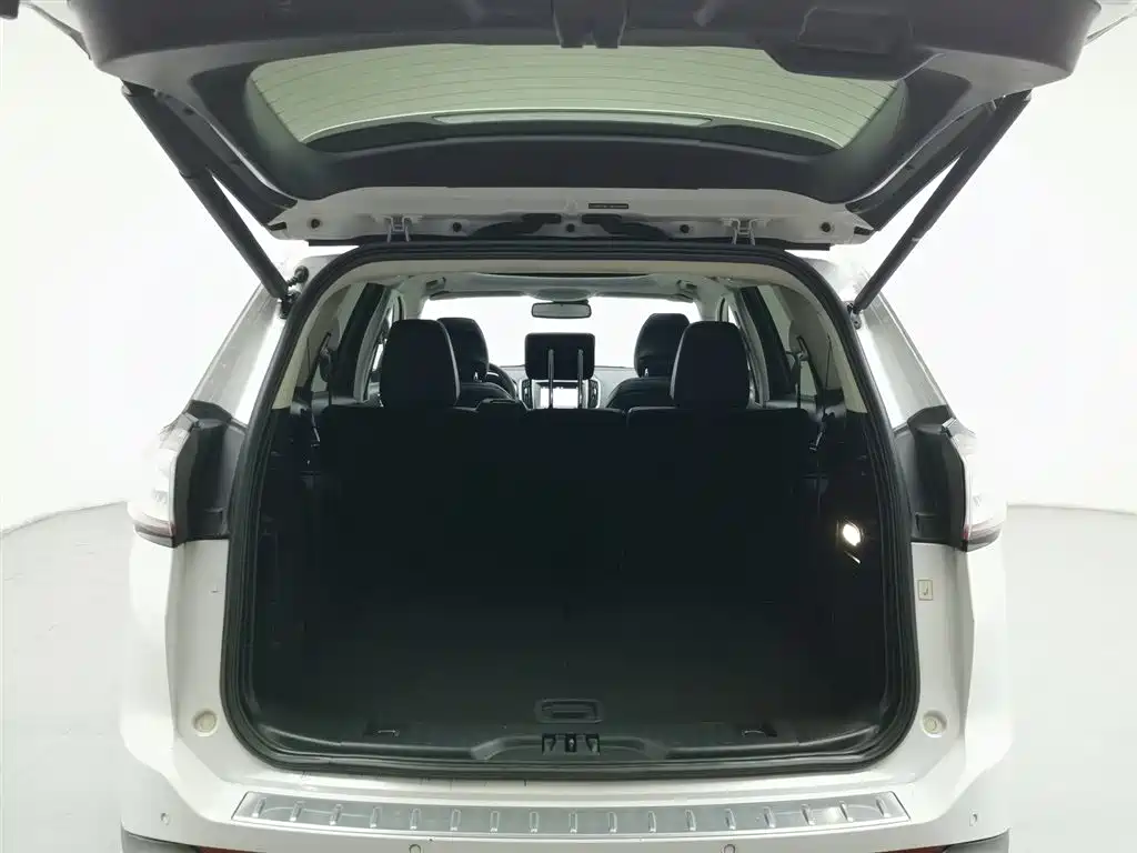 Edge EcoBoost 245 4 WD Grand Sharp 7-seat