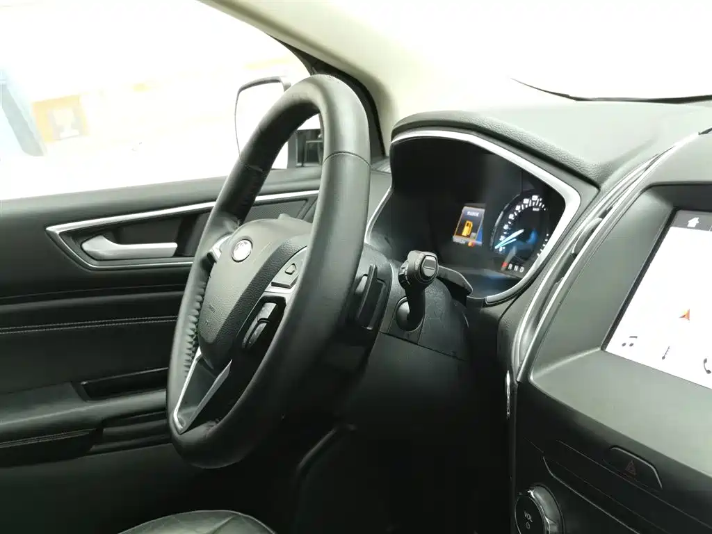 Edge EcoBoost 245 4 WD Grand Sharp 7-seat