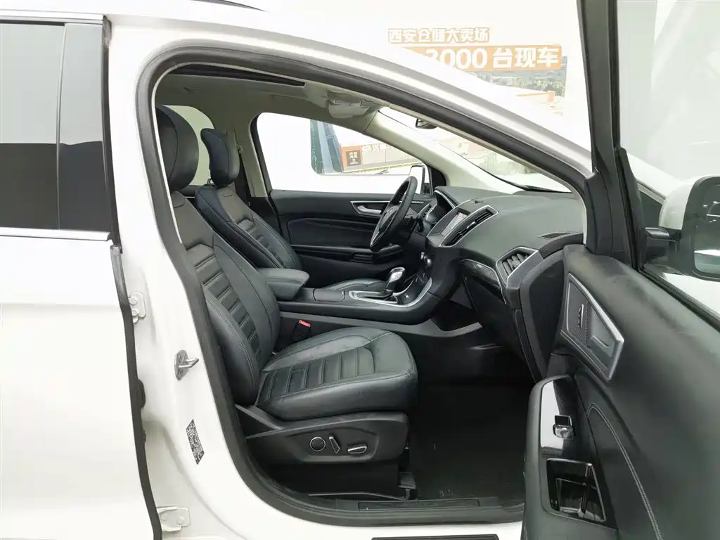 Edge EcoBoost 245 4 WD Grand Sharp 7-seat