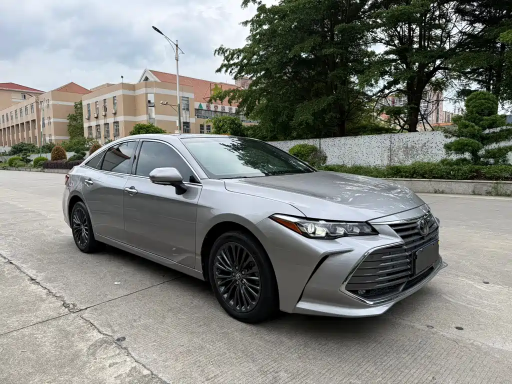 Avalon 2.5 L Touring Distinguished CN-V
