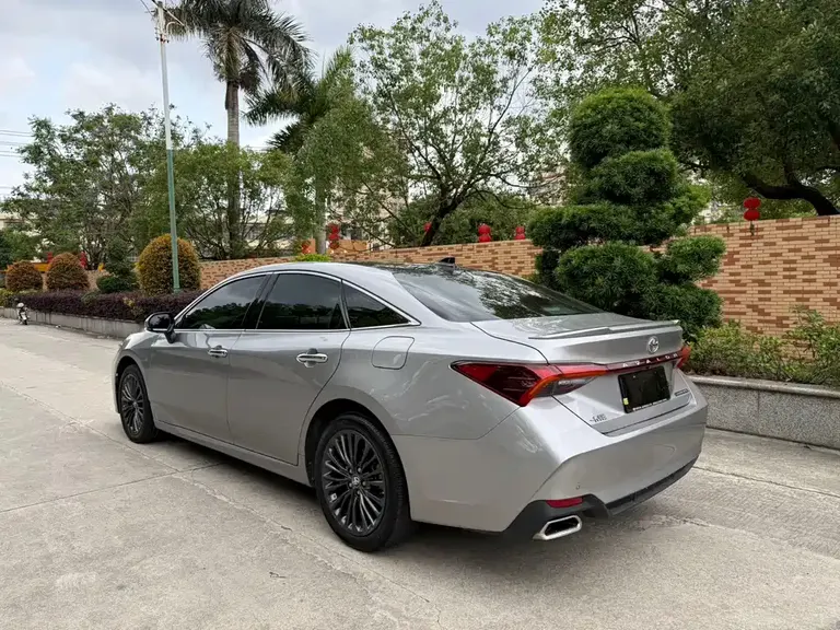 Toyota Avalon 2.5 L Touring Distinguished CN-V