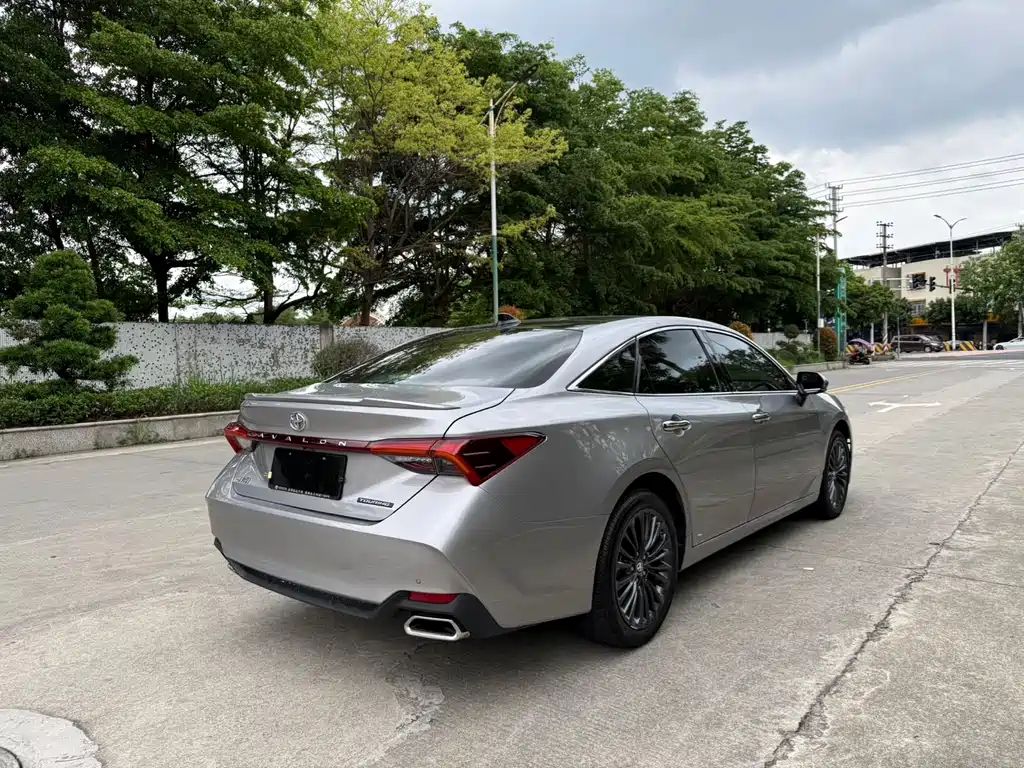 Avalon 2.5 L Touring Distinguished CN-V