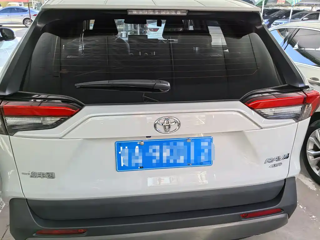 RAV4 2.0 L CVT 4 WD Style PLUS