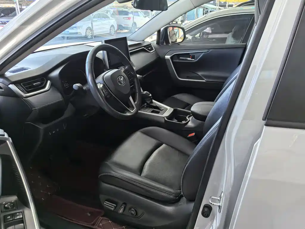 RAV4 2.0 L CVT 4 WD Style PLUS