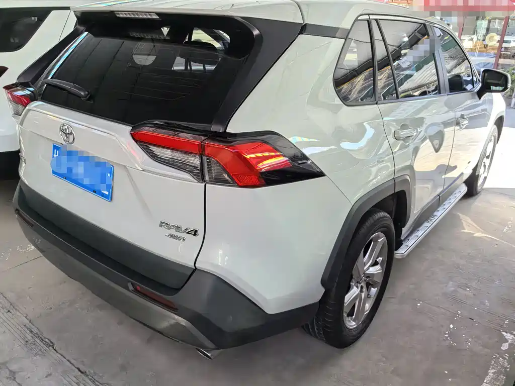 RAV4 2.0 L CVT 4 WD Style PLUS