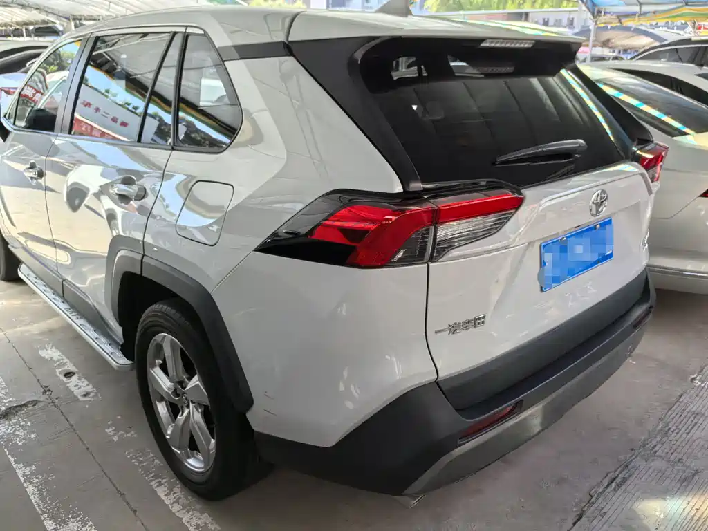 RAV4 2.0 L CVT 4 WD Style PLUS