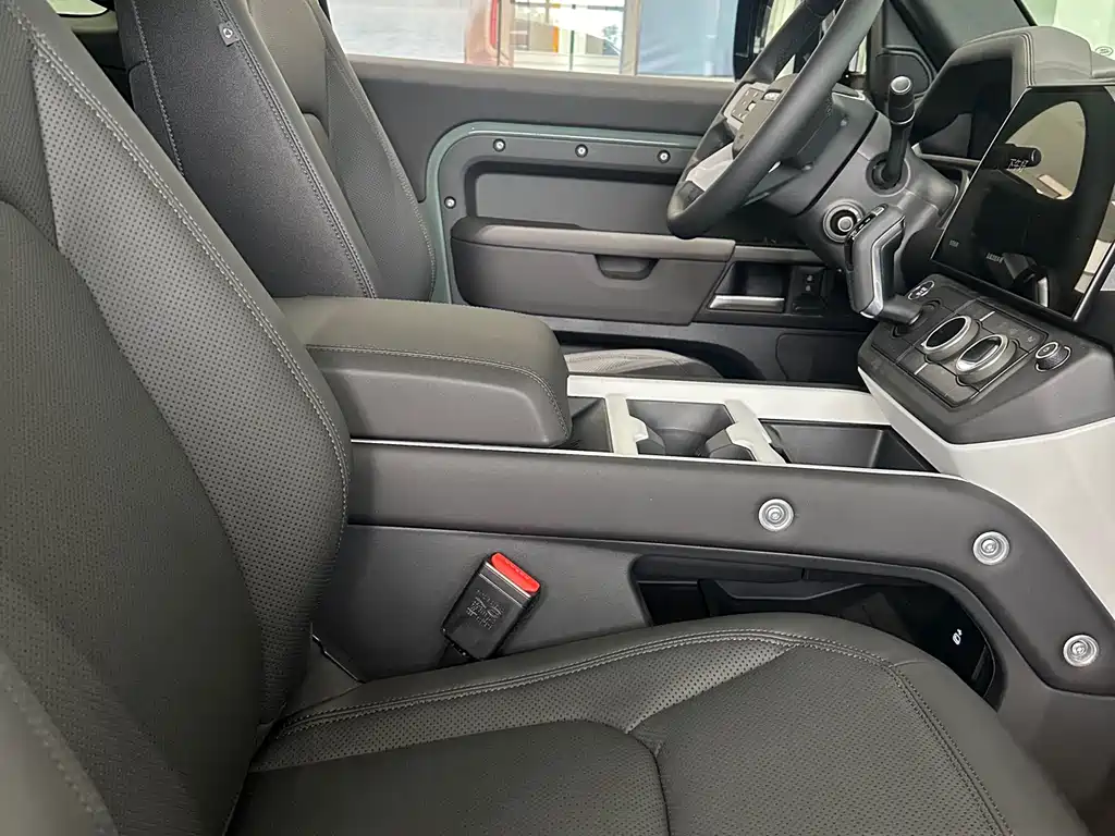 Land Rover Defender 路虎卫士 2026款 90 2.0 T P300 S