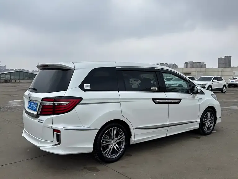 Honda Elysion 2.0 L Hybrid Luxury