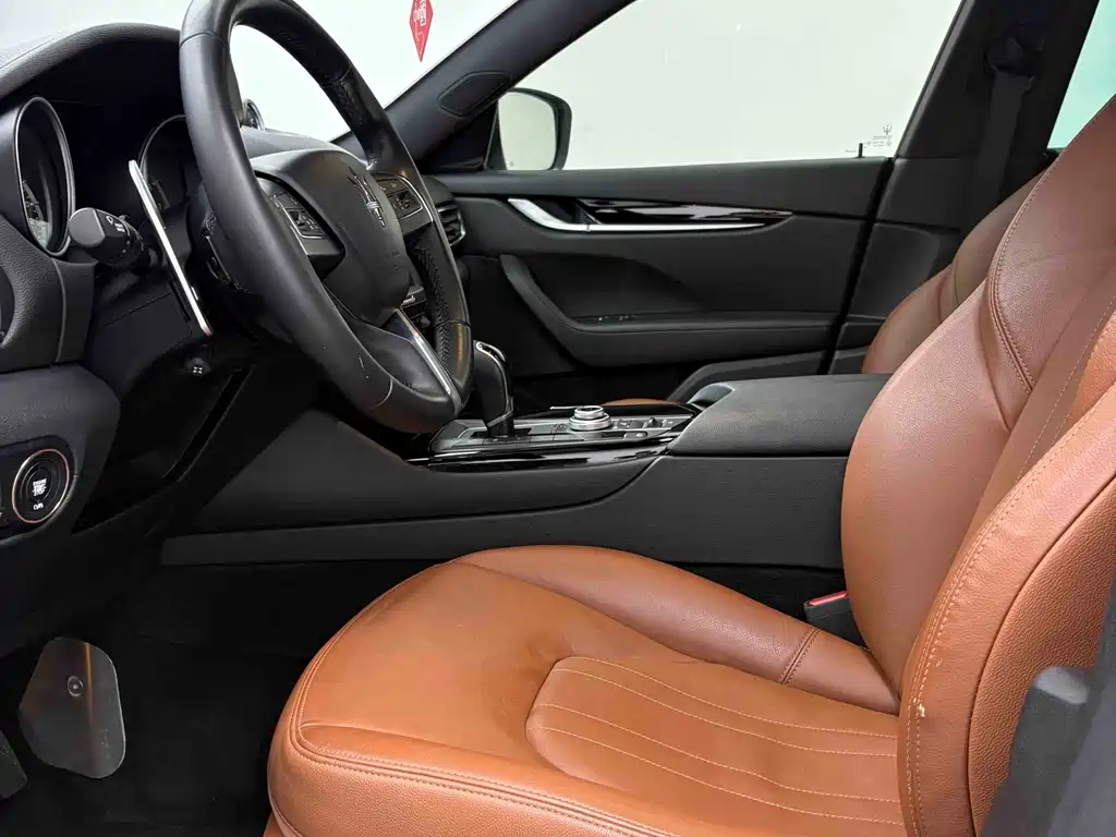 Levante 3.0 T Standard