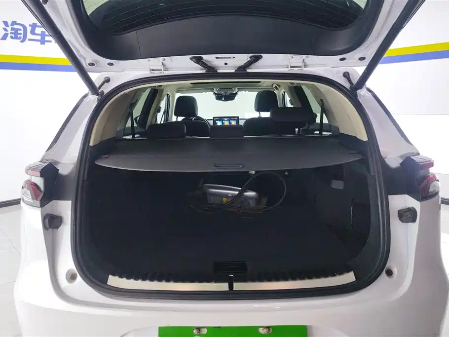 Tang NEV DM 2.0 T Full-time 4 WD Connected Creative Enjoyment 5-seat CN-V