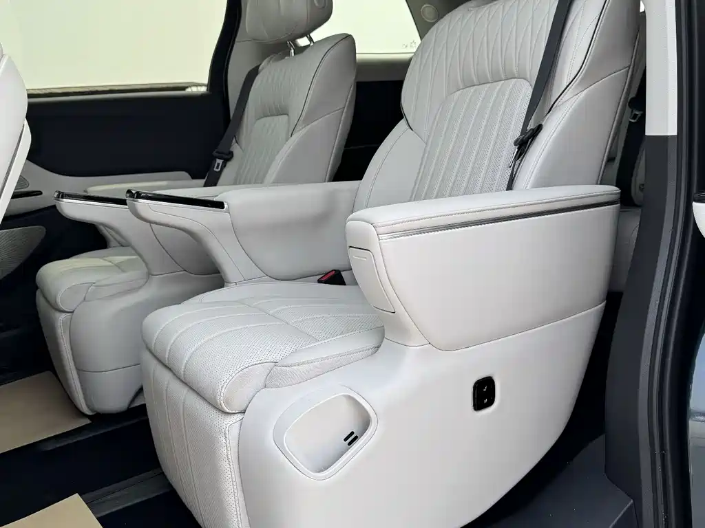 Voyah Dreamer PHEV 4 WD Flagship Kunpeng