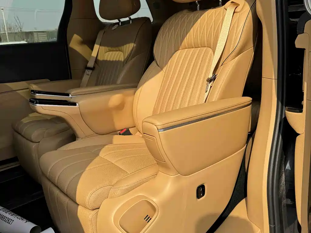 Voyah Dreamer PHEV 4 WD Flagship Kunpeng