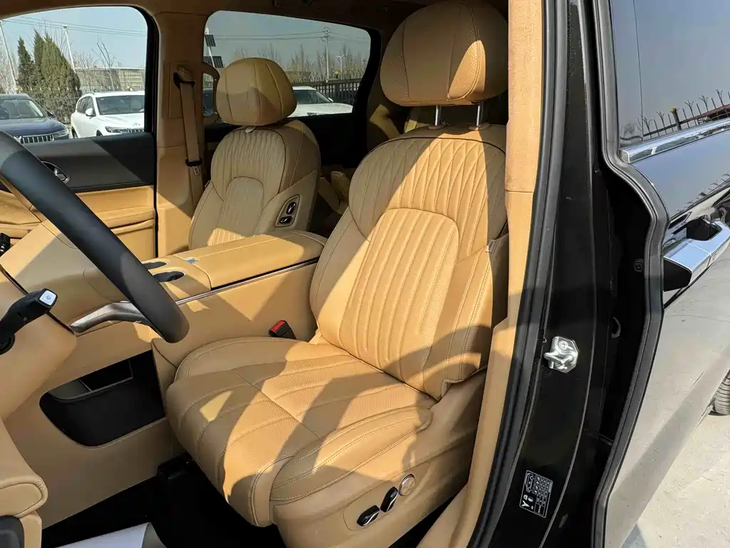 Voyah Dreamer PHEV 4 WD Flagship Kunpeng