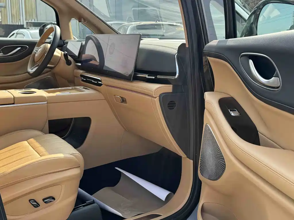 Voyah Dreamer PHEV 4 WD Flagship Kunpeng