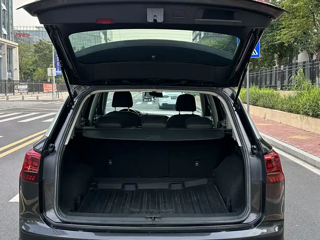 Tayron 330 TSI 2 WD Luxury CN-VI
