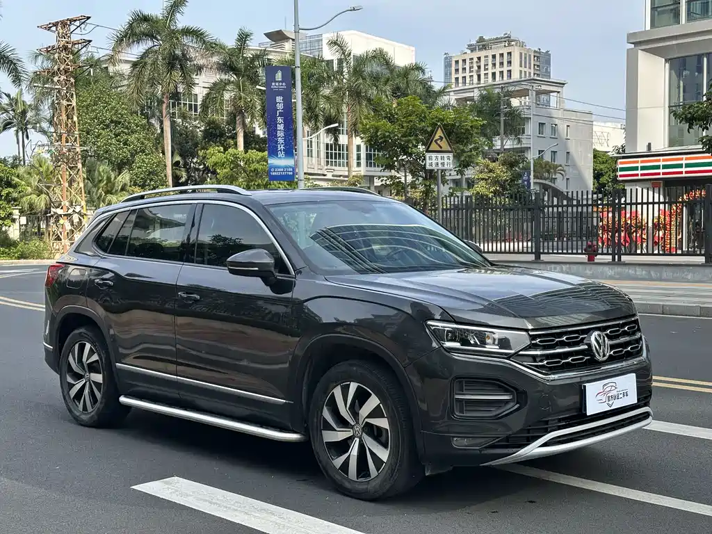 Tayron 330 TSI 2 WD Luxury CN-VI