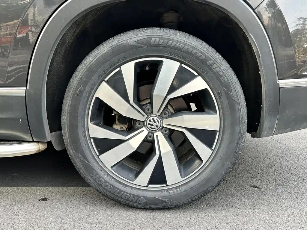 Tayron 330 TSI 2 WD Luxury CN-VI