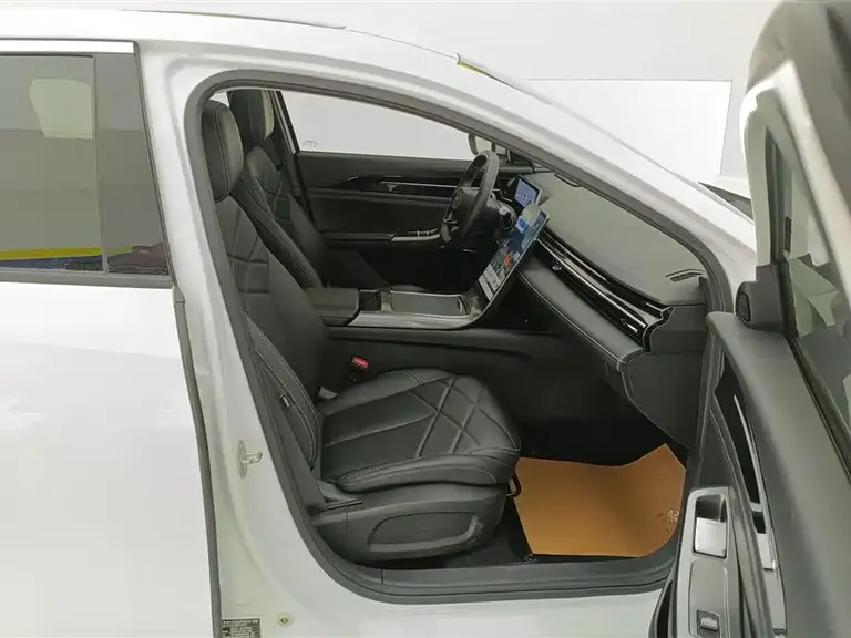 Geely Galaxy L6 125 km PLUS Dragon