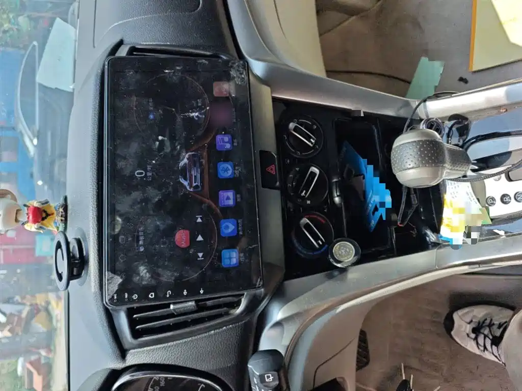 Venucia T70 2.0 L CVT Wise Travel