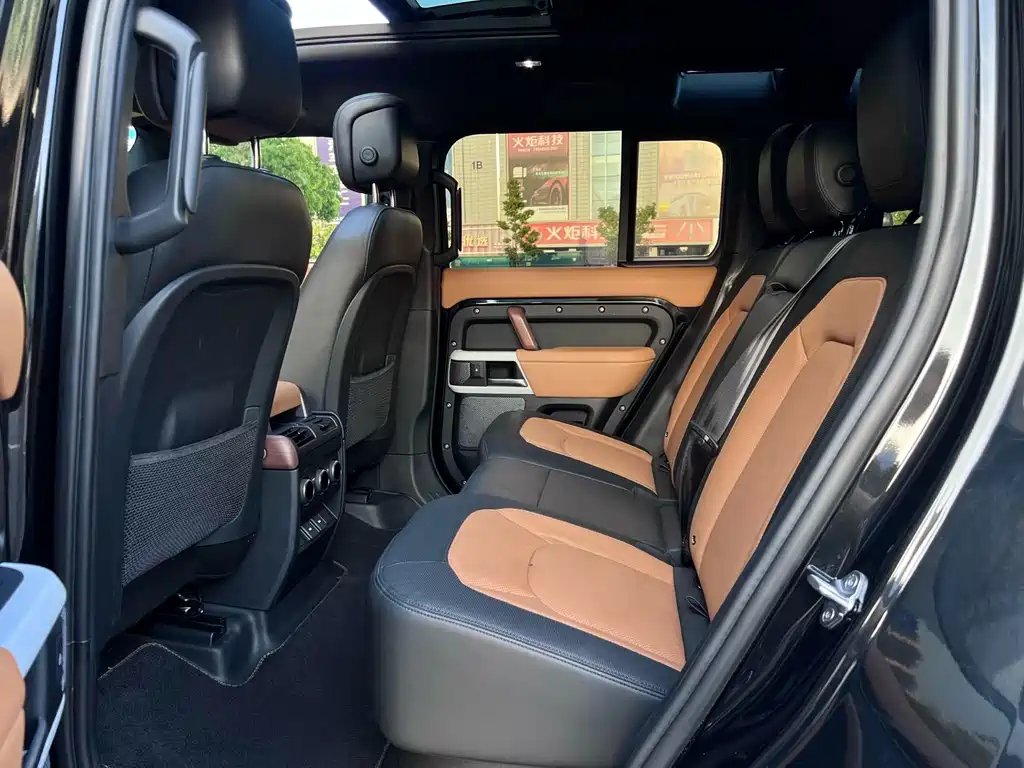 Land Rover Defender 110 3.0 T P400 X-DYNAMIC HSE