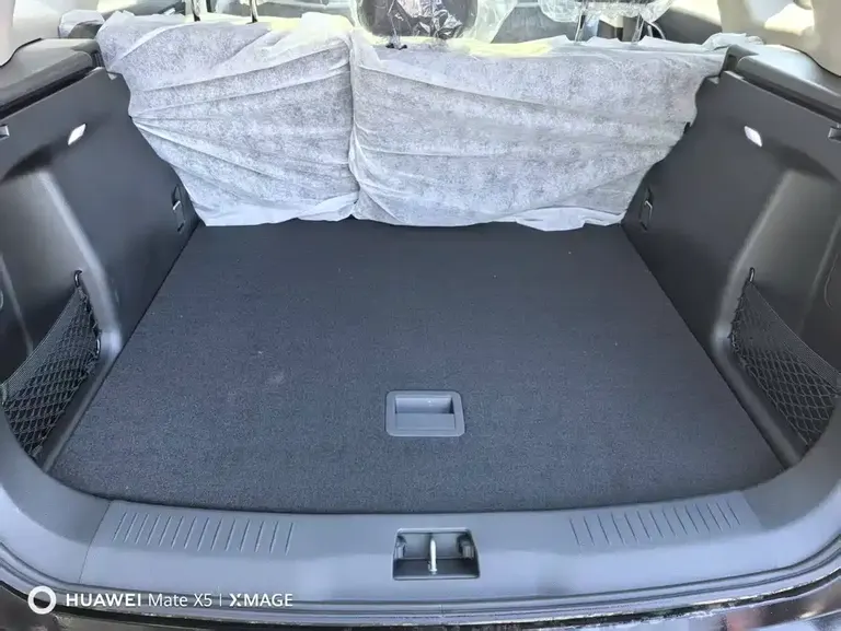 Hongqi HS3 PHEV 117 km Power Action PLUS