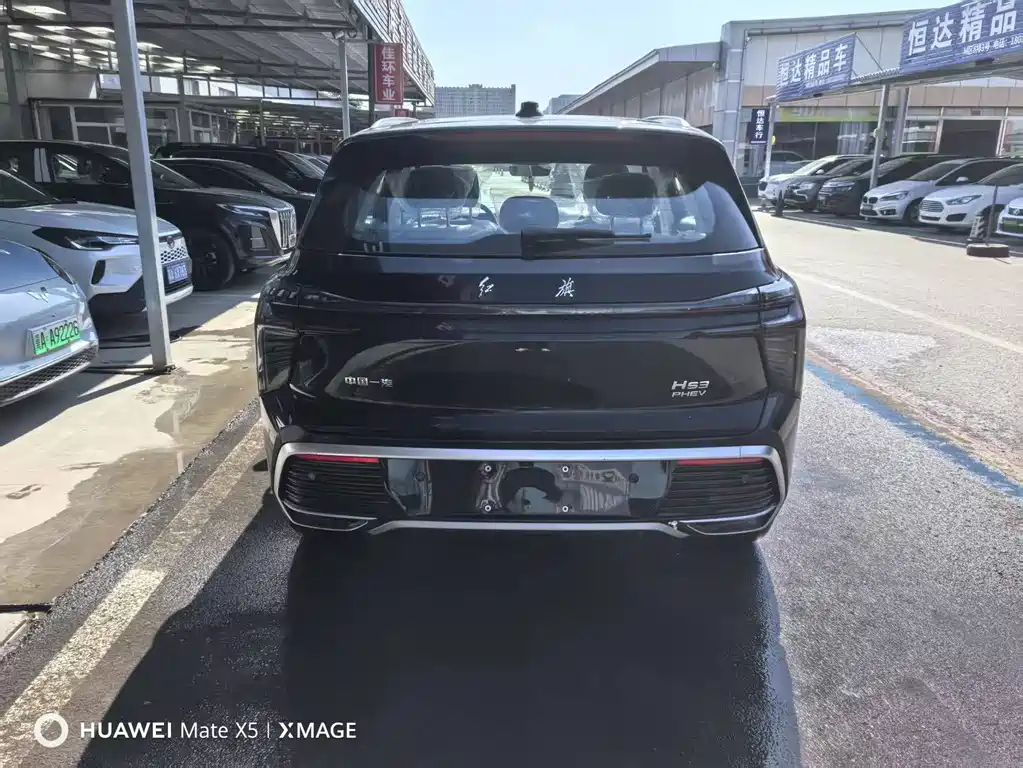 Hongqi HS3 PHEV 117 km Power Action PLUS