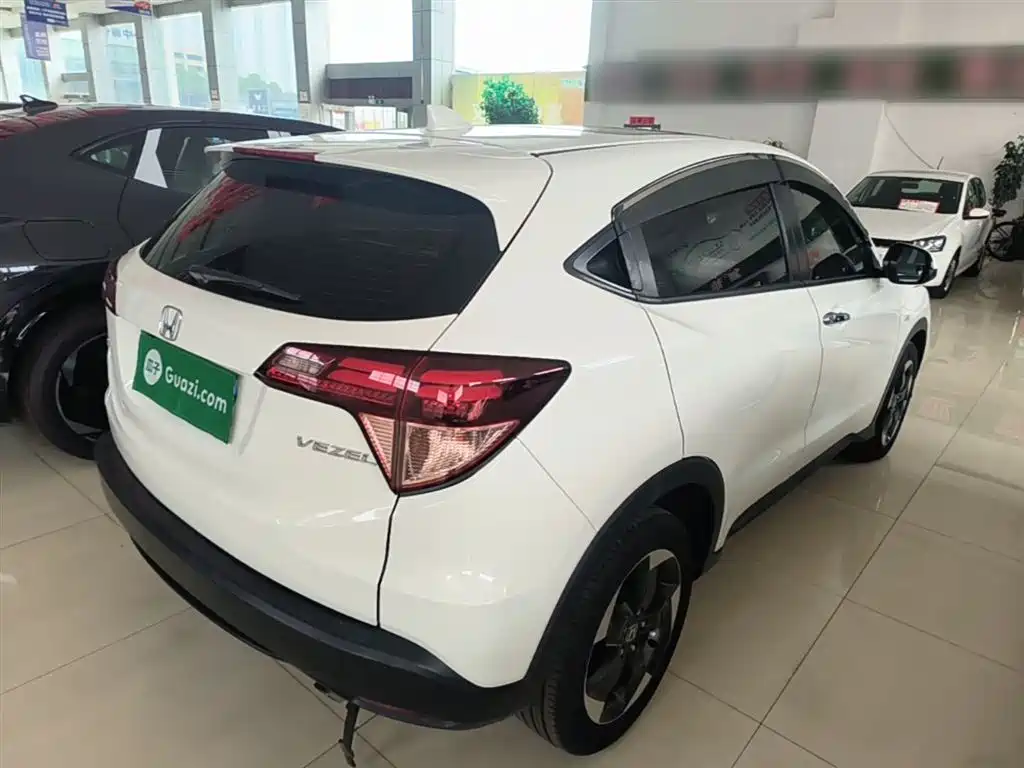 Vezel 1.8 L CVT 2 WD Pioneer