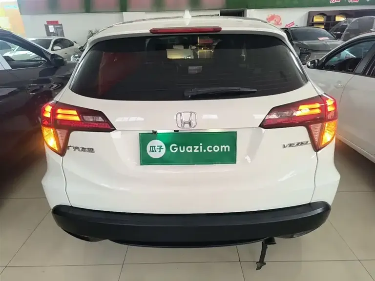 Honda Vezel 1.8 L CVT 2 WD Pioneer