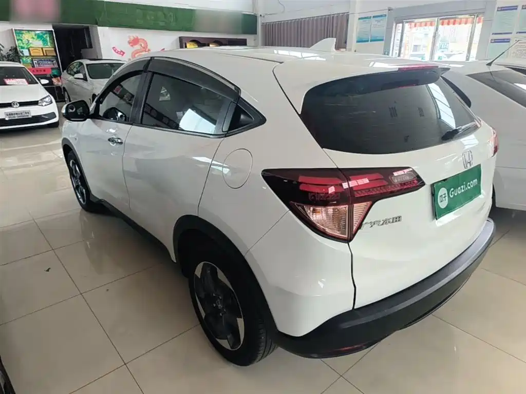 Vezel 1.8 L CVT 2 WD Pioneer
