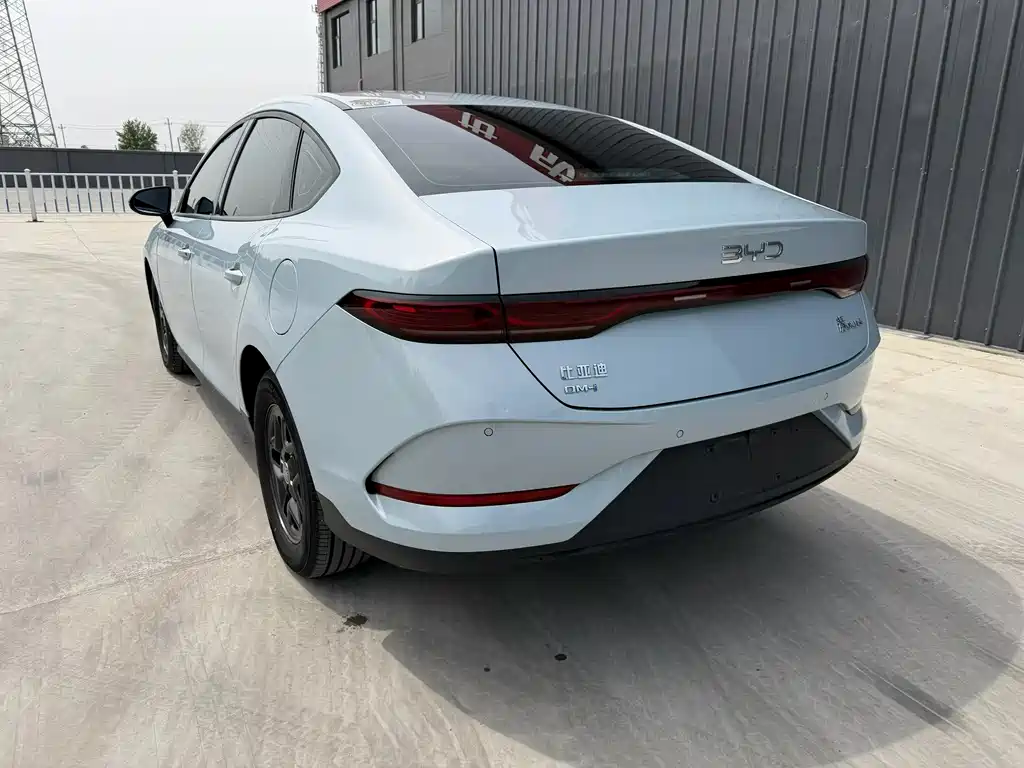 Qin PLUS DM-i Smart Drive 55 KM Leading