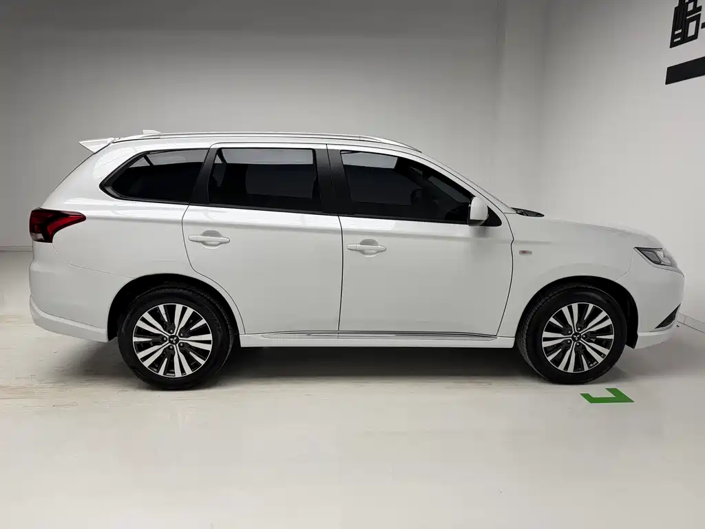 Outlander 欧蓝德 2020款 2.0 L 两驱畅行版 5座