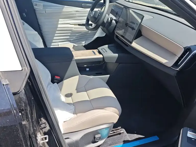 Volvo XC70 PHEV 沃尔沃XC70插电式混动 2026款 四驱超长续航Core