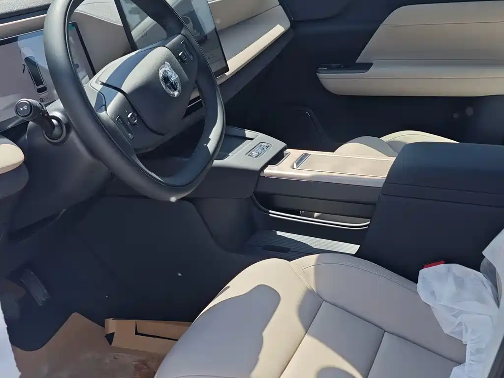Volvo XC70 PHEV 沃尔沃XC70插电式混动 2026款 四驱超长续航Core
