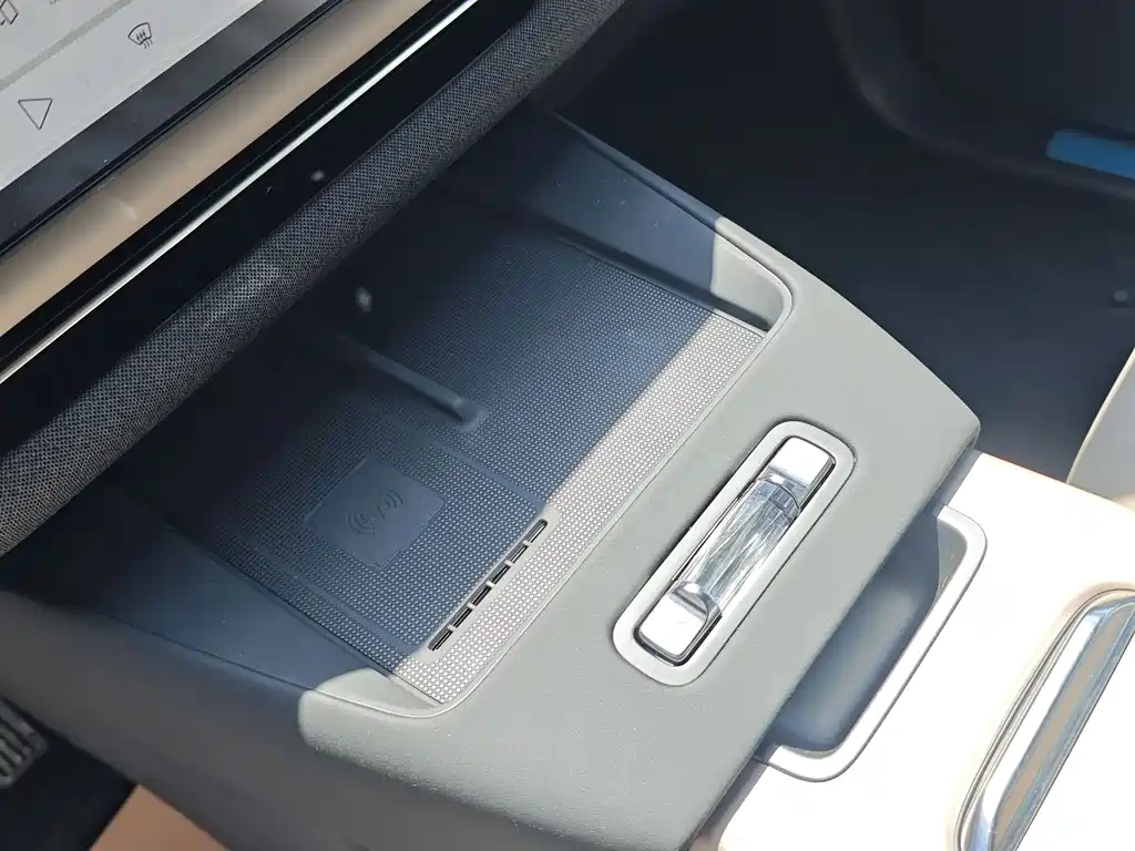 Volvo XC70 PHEV 沃尔沃XC70插电式混动 2026款 四驱超长续航Core