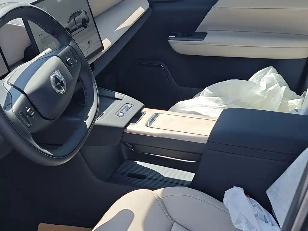 Volvo XC70 PHEV 沃尔沃XC70插电式混动 2026款 四驱超长续航Core