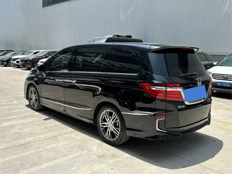 Honda Elysion 2.0 L Hybrid Luxury