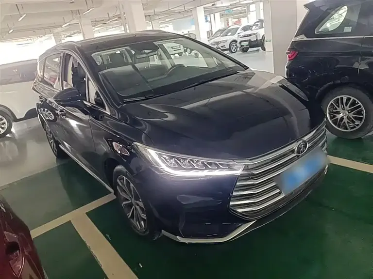 BYD Song MAX Upgraded 1.5 T Auto Distinguished 6-seat