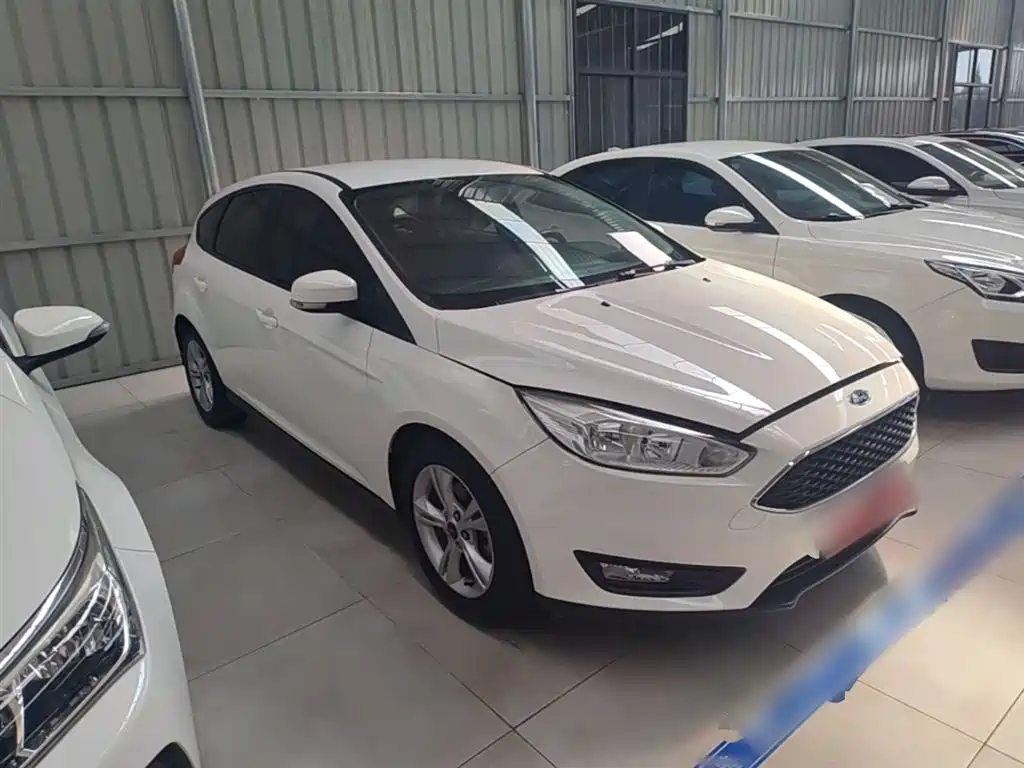 Focus Hatchback 1.6 L Auto Comfort Smart Travel