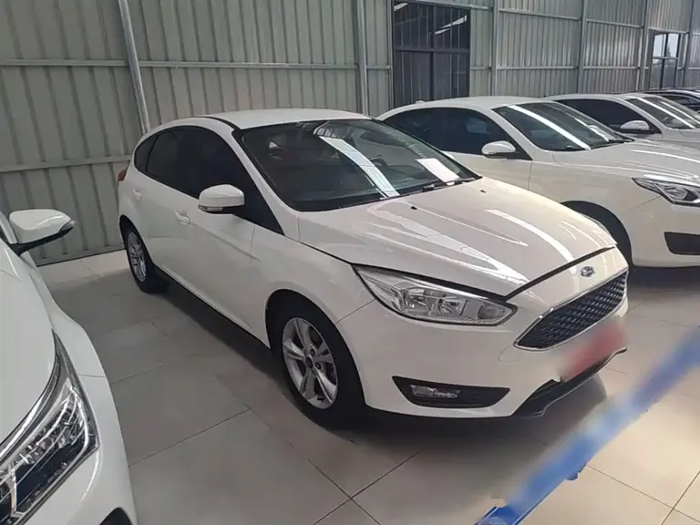Ford Focus Hatchback 1.6 L Auto Comfort Smart Travel