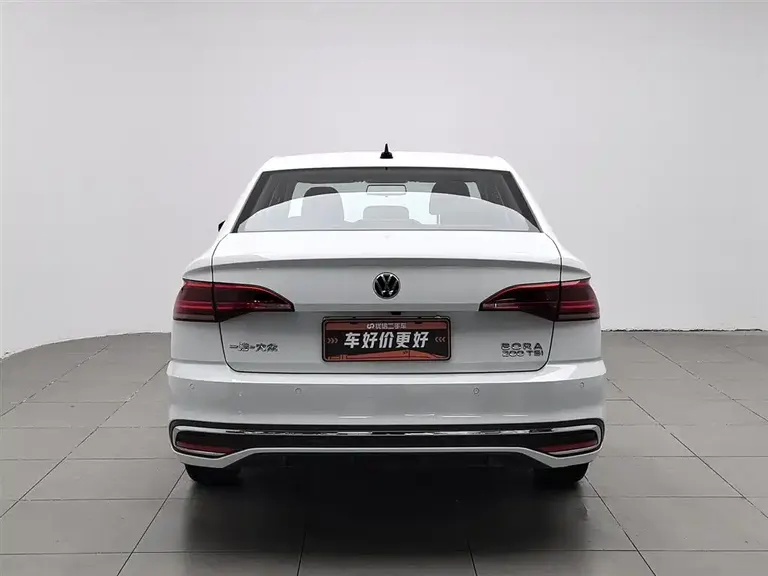 Volkswagen Bora 200 TSI DSG Smooth Travel