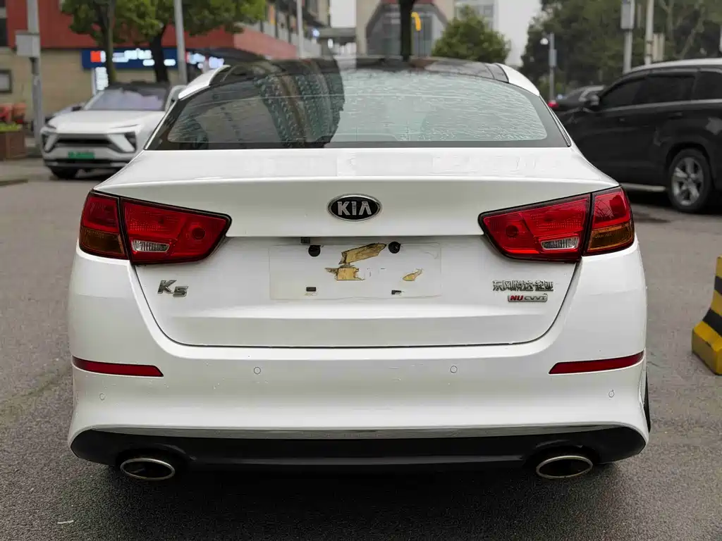Kia K5 2.0 L Auto Luxury