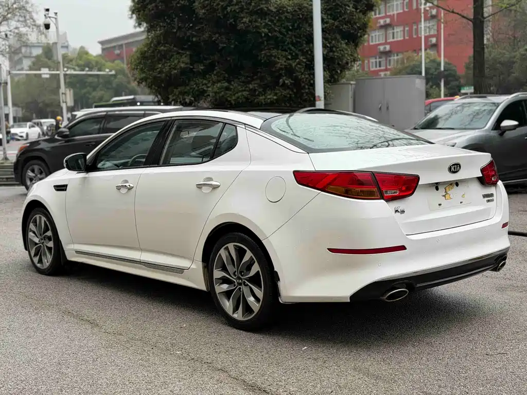 Kia K5 2.0 L Auto Luxury