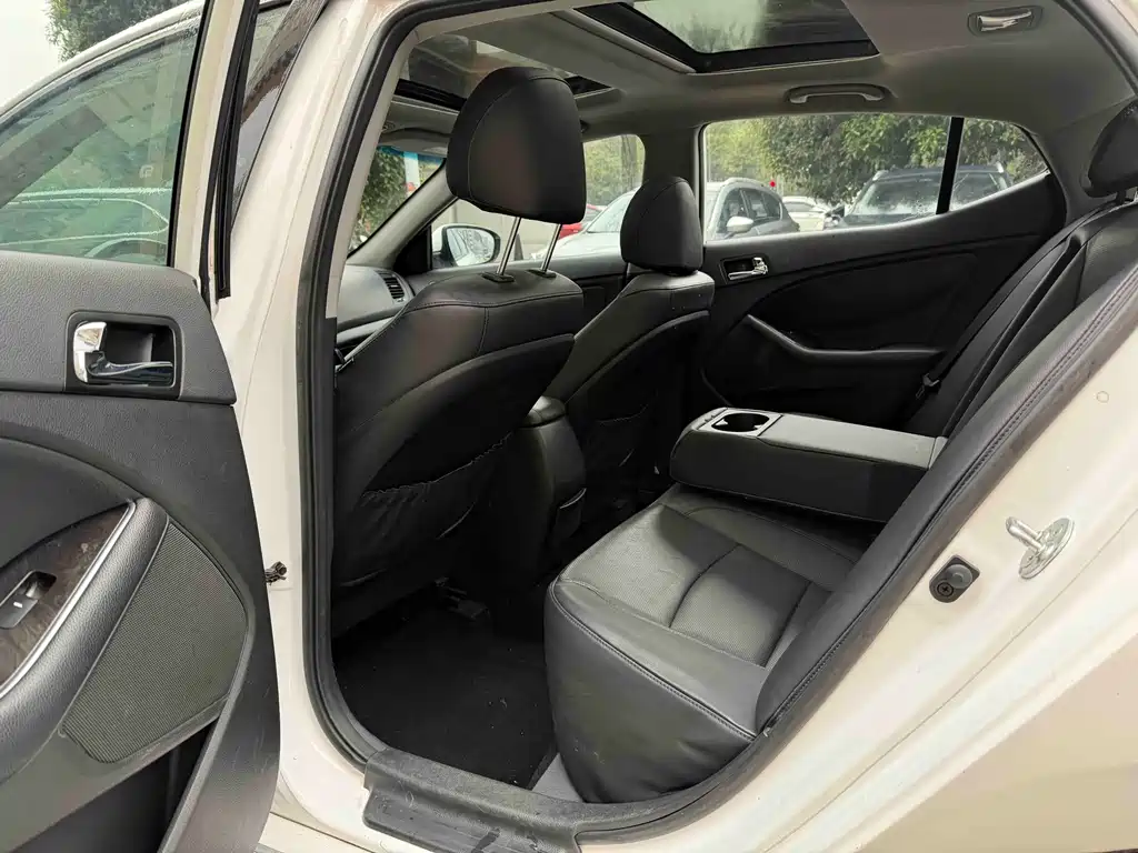 Kia K5 2.0 L Auto Luxury