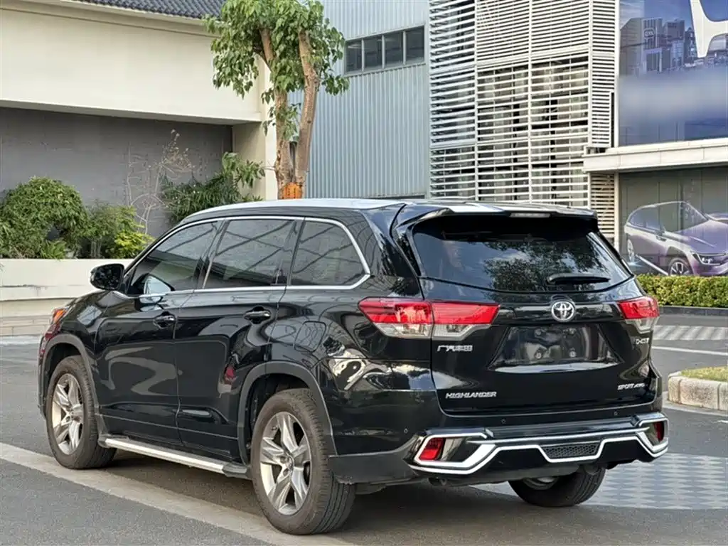Highlander 2.0 T 4 WD Luxury 7-seat CN-VI