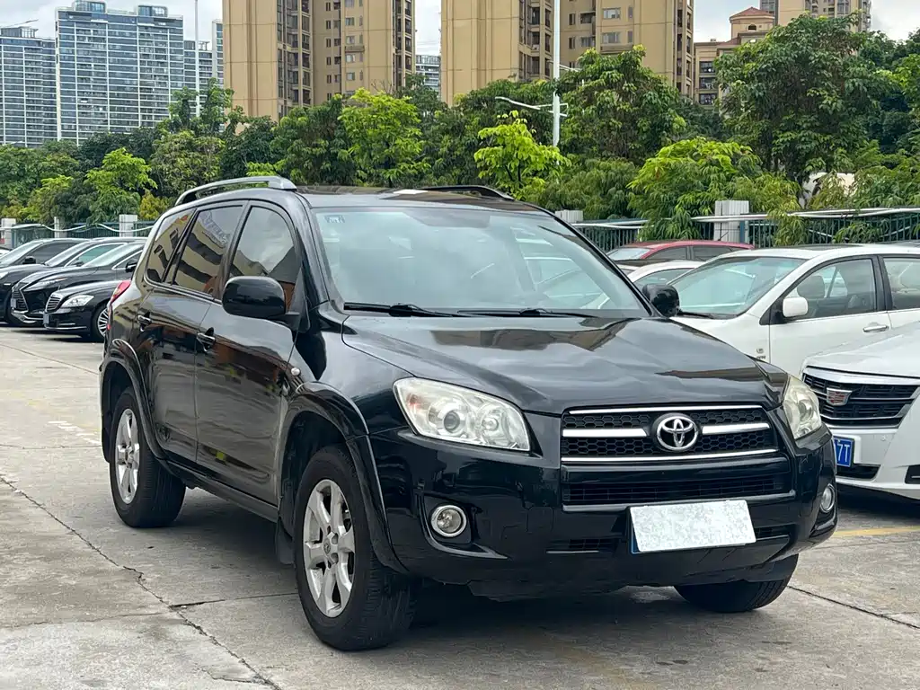 RAV4 2.4 L Auto Luxury Upgraded