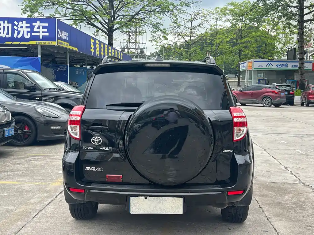 RAV4 2.4 L Auto Luxury Upgraded